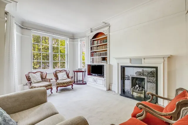 Photo 2 — Grove Court, 24 Grove End Road, St John's Wood, London, NW8 9EN