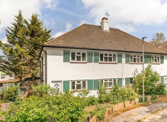 South Bank, Surbiton, KT6, photo 1