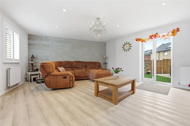 with 3 bedrooms in Harlow, CM20, photo 2
