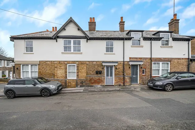 Cross Road, Weybridge, KT13, photo 1