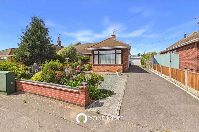 Chestnut Avenue, Bradwell, Norfolk, NR31, photo 1