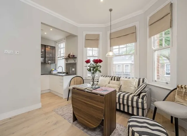 Photo 3 — Cheyne Row, Chelsea, SW3