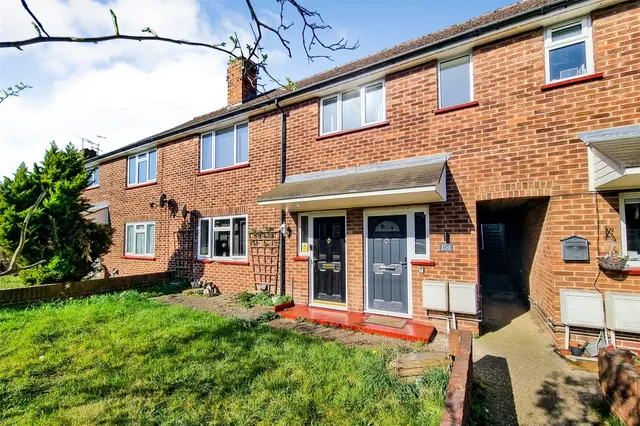 May Crescent, Ash, Guildford, Surrey, GU12 6PS, photo 1