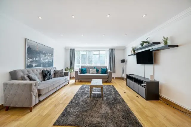 Hyde Park Place, London, W2, photo 3