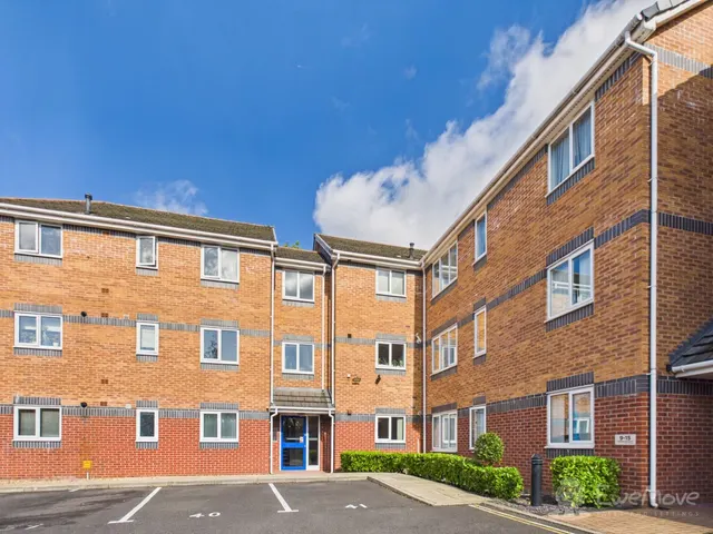 Calderbrook Court, Cheadle Hulme, SK8, photo 2