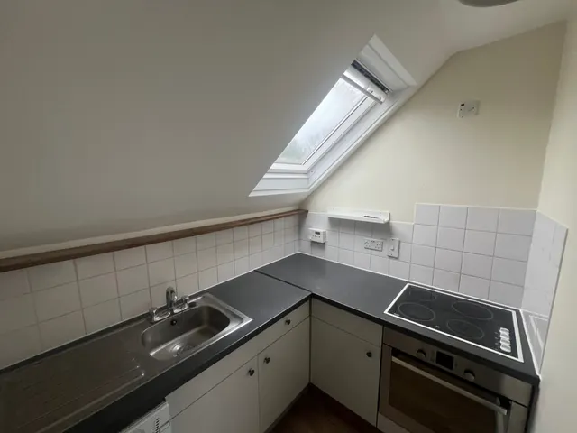 Cavendish Road, Redhill, RH1, photo 3