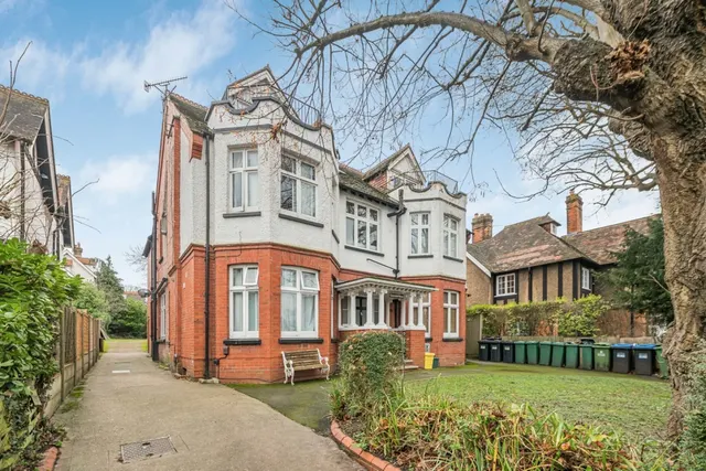 Cavendish Road, Redhill, RH1, photo 1
