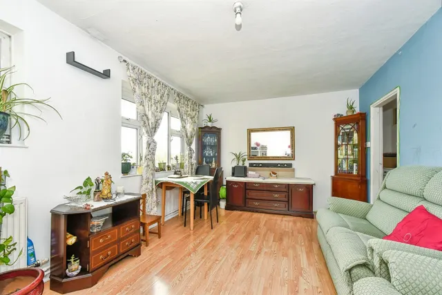 Somerville Road, Swindon, SN3, photo 2