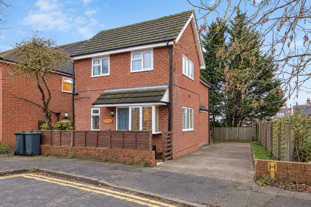Weston Road, GUILDFORD, photo 1