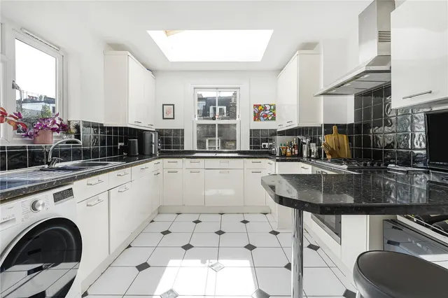 Photo 3 — Oxberry Avenue, Fulham, London, SW6