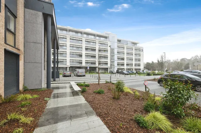 Edinburgh Gate, Harlow, photo 1