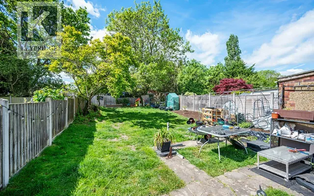 Photo 3 — Walsingham Gardens, Epsom, KT19