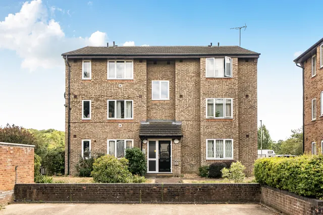 Flat 3, 98 Friars Avenue, London, photo 1