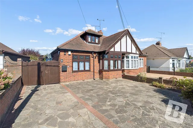 Crow Green Road, Pilgrims Hatch, CM15, photo 1