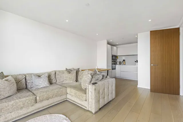 Upper Richmond Road, SW15, photo 1