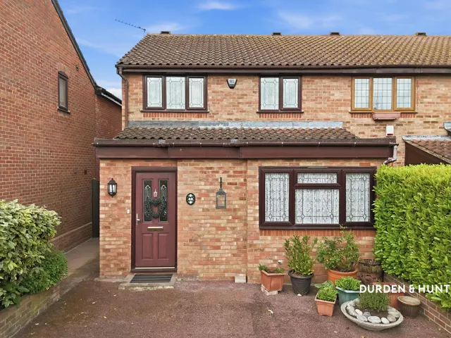 Godwin Close, Chingford, E4, photo 1