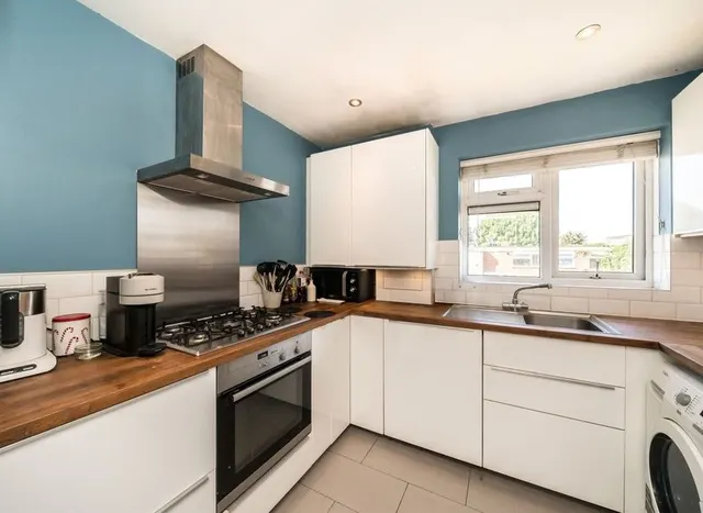 Photo 3 — Crescent Road, Kingston Upon Thames, KT2