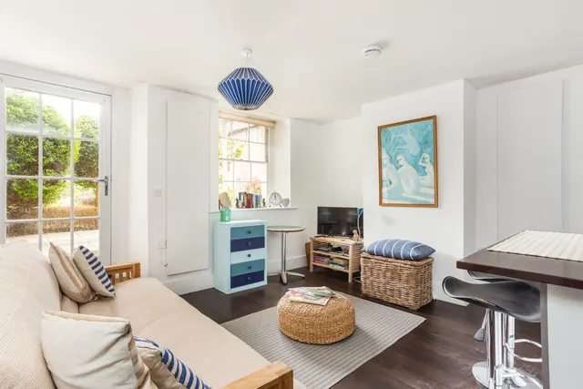 flat — Rotary Court, Hampton Court Road, East Molesey, KT8