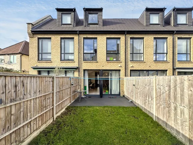 Bacon Lane, Edgware, HA8, photo 1