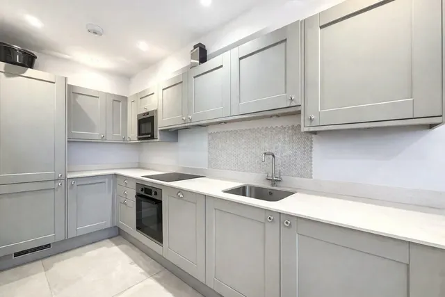 Bacon Lane, Edgware, HA8, photo 3