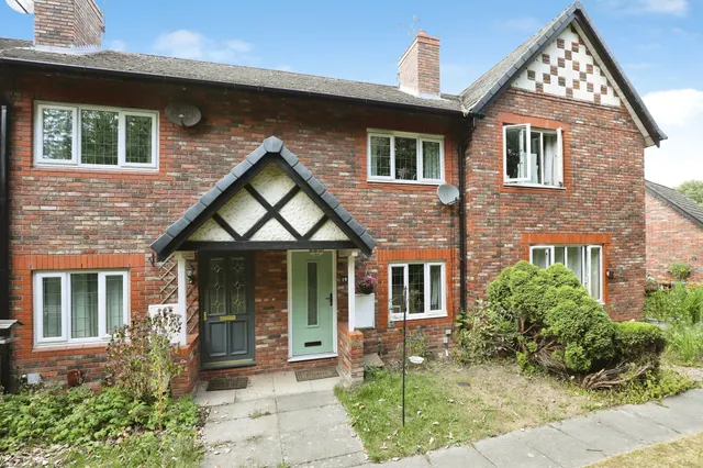 Claremont Close, Northwich, photo 1