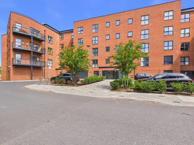 Pitcher Lane, Ashford, TW15, photo 3