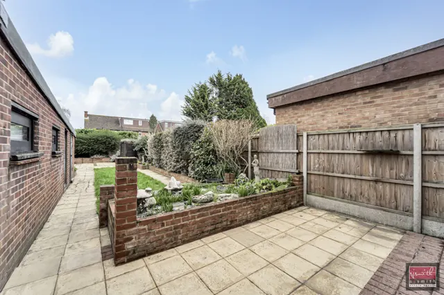 Sundown Road, Ashford, TW15, photo 3