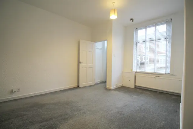 Highfield Street, Denton, photo 2