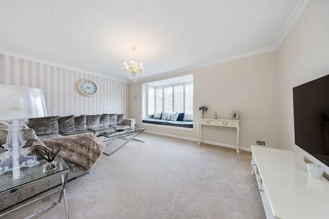 Woolhampton Way, Chigwell, IG7, photo 2