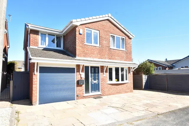 Hackford Close, Brandlesholme, Bury, BL8 1XP, photo 1