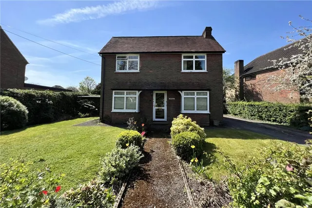 4 bedroom house — Coleshill Lane, Winchmore Hill, Amersham, Buckinghamshire, HP7