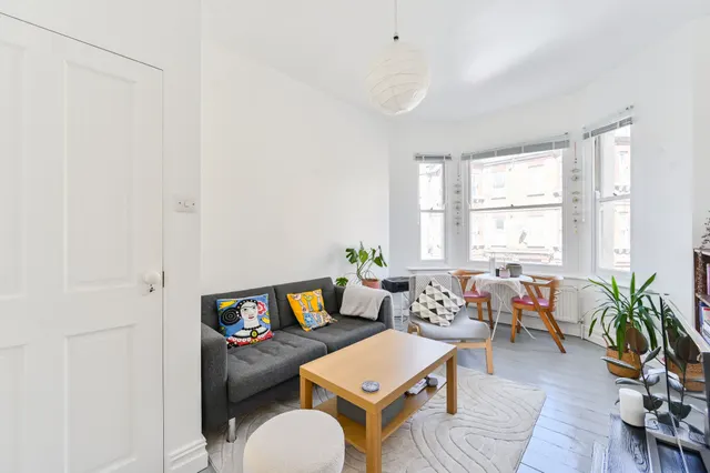 Photo 2 — Flat 2, 1 Handforth Road, London