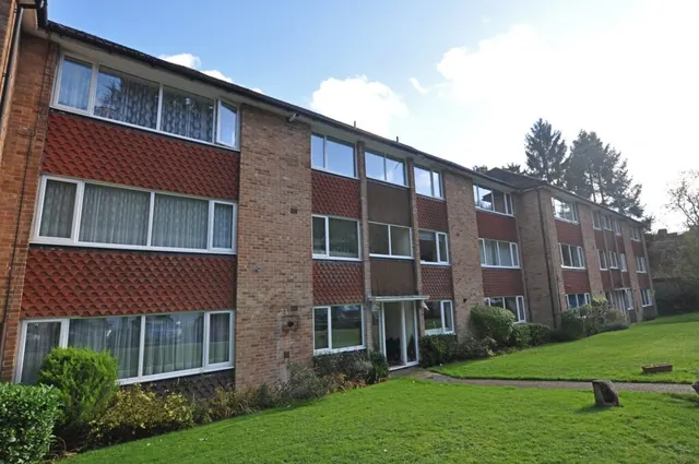 Stafford Rd, CR3, photo 1