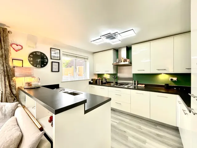 Reed Drive, Stafford, ST16, photo 2