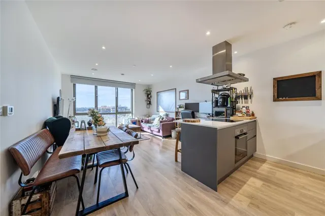 Oldfield Lane North, Greenford, UB6, photo 2