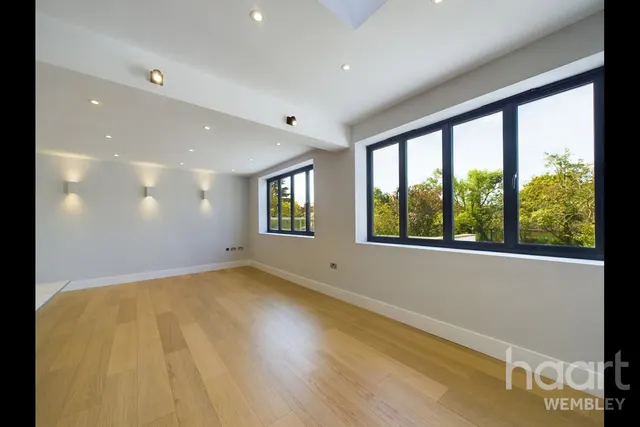 Brondesbury Park, London, NW6, photo 2