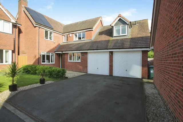Lionel Close, Nuneaton, CV10, photo 1