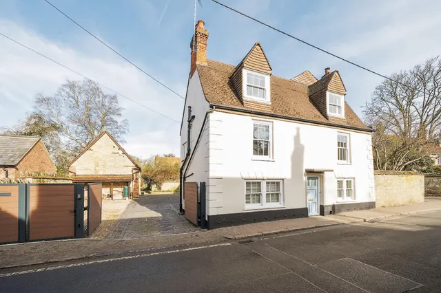 High Street, Harrold, photo 1