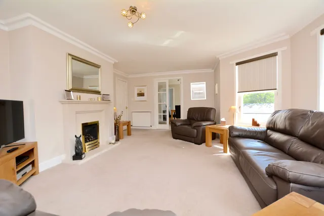 Photo 3 — Flat F Victoria Mansions, 4 Victoria Park, Ayr, KA7 2TR