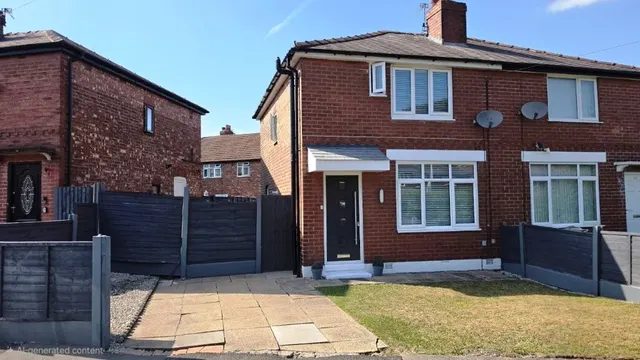 Clough Road, Droylsden, M43, photo 1
