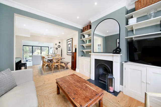 Kingsley Street, London, SW11, photo 1