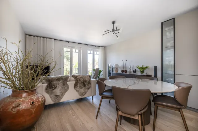 Photo 2 — Clevedon Road, TWICKENHAM, TW1