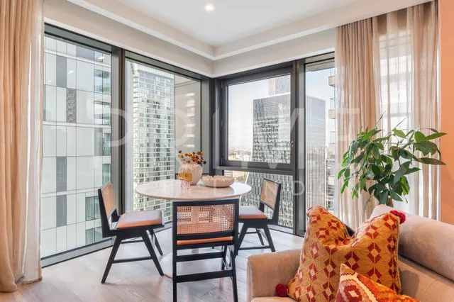 Aspen, Canary Wharf, E14, photo 2