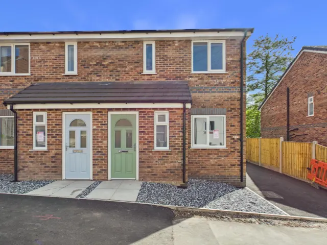 Walthall Street, Crewe, photo 1