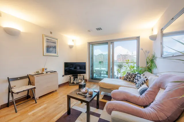 Bridges Court Road, London, SW11, photo 2