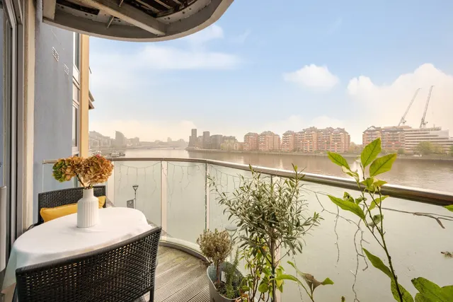 Bridges Court Road, London, SW11, photo 1