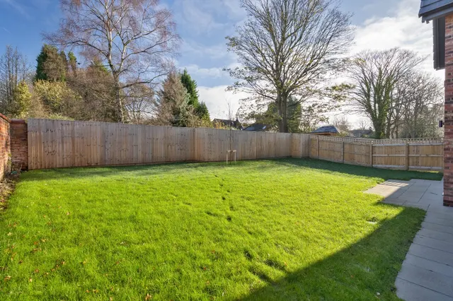 Further Hey Grove, Woodley, SK6, photo 3
