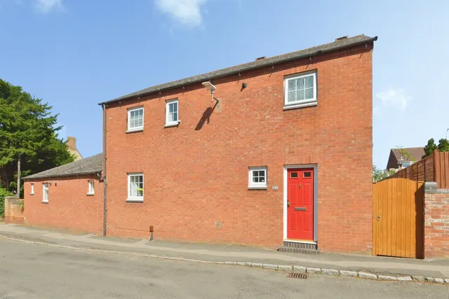 Vicarage Road, Bradwell, MILTON KEYNES, photo 1