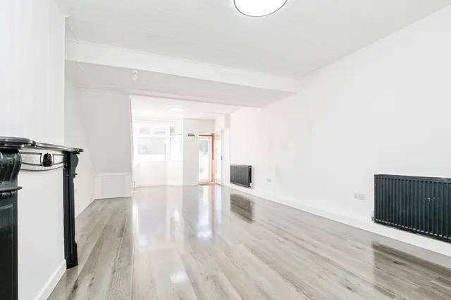 Pretoria Road, London, E16, photo 1