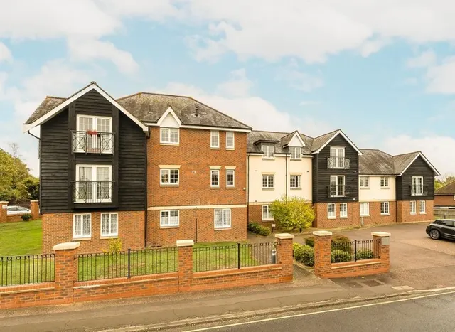 Kingston Road, Epsom, KT17, photo 1